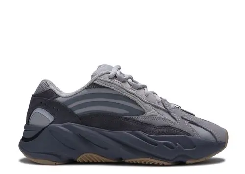 YEEZY 700