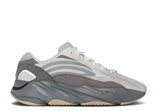 YEEZY 700